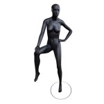 Kopflose Läuferfrau des Mannequins im schwarzen Matt