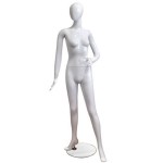 Weiß lackiertes Damenmannequin mit der Hand auf Hüfte und Fuß vorwärts 