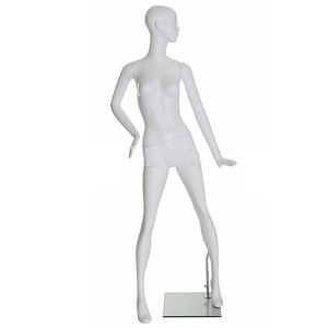 Mannequin weiße, matte Damenhand an Hüfte und Fuß nach vorne