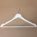 National wooden hanger with bar with notches 45 cm.