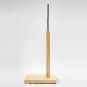 Base en bois rectangulaire mât en bois 60cm. tube métallique 35cm.