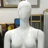 Maniquí de senyora en color carn i pèl esculpit talla 48/50 model Roxanne.