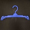Cintre pour lingerie 27 cm. plastique bleu