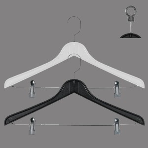 Flat plastic hanger with clips 43 cm. (75 units)