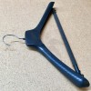 Plastic hanger with bar with big shoulder pads 42 or 45cm.