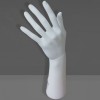 Weiblicher Hand in Polyethylen