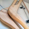 Curved beechwood hanger with clips 45 cm.